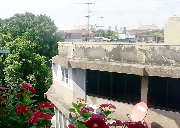 Ploy Hostal Bangkok